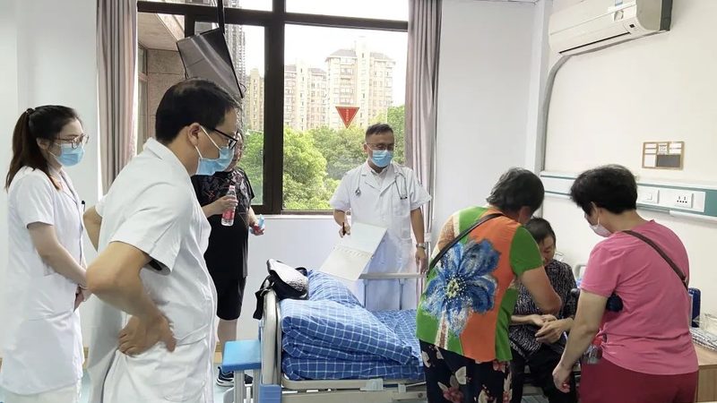 居家医养结合服务模式：守护老人健康的温馨选择